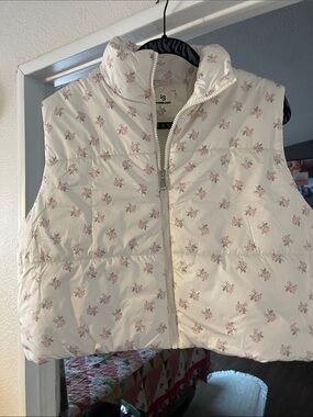 White Floral Puffer Vest with Pink Bouquet Print new wot
